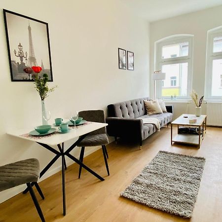 Stilvolles Apartment in zentraler Lage - Netflix, Queensize-Bett, Altbaustil, Küche und ÖPNV-Anbindung Erfurt Exterior foto