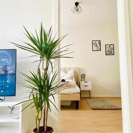 Stilvolles Apartment in zentraler Lage - Netflix, Queensize-Bett, Altbaustil, Küche und ÖPNV-Anbindung Erfurt Exterior foto