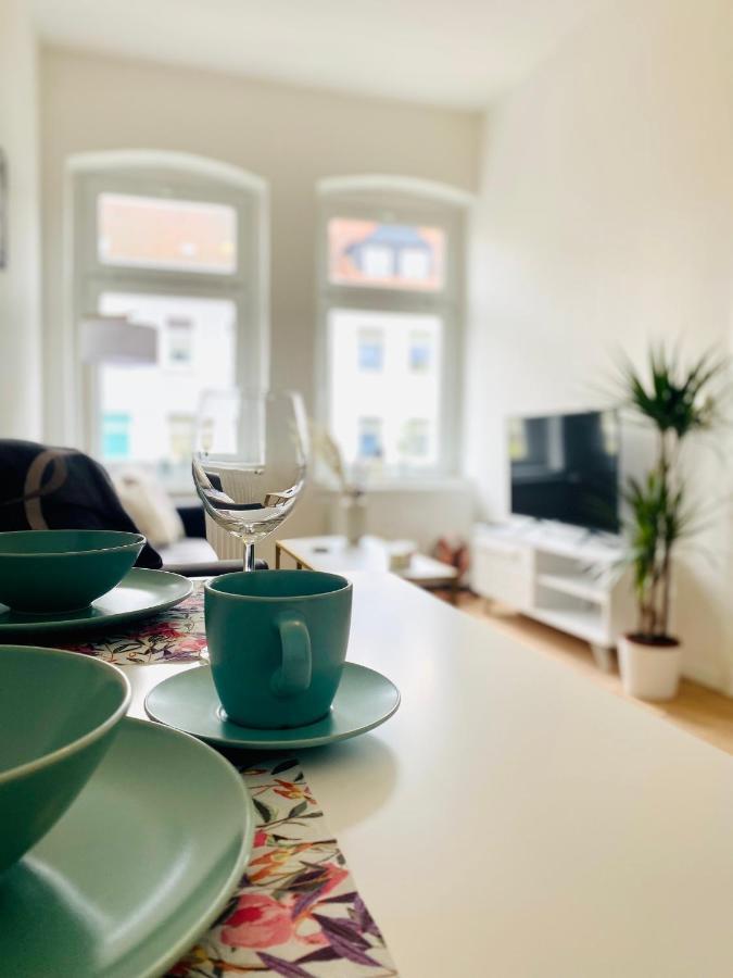 Stilvolles Apartment in zentraler Lage - Netflix, Queensize-Bett, Altbaustil, Küche und ÖPNV-Anbindung Erfurt Exterior foto