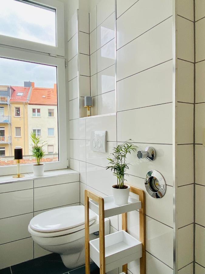 Stilvolles Apartment in zentraler Lage - Netflix, Queensize-Bett, Altbaustil, Küche und ÖPNV-Anbindung Erfurt Exterior foto