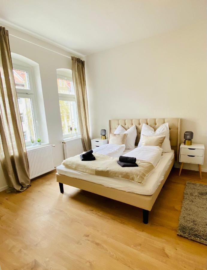 Stilvolles Apartment in zentraler Lage - Netflix, Queensize-Bett, Altbaustil, Küche und ÖPNV-Anbindung Erfurt Exterior foto