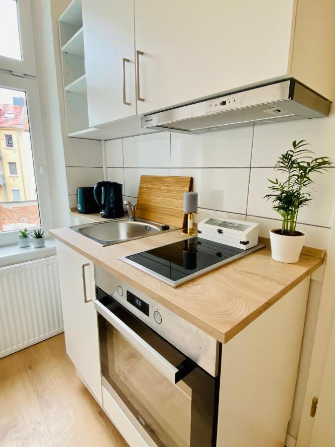 Stilvolles Apartment in zentraler Lage - Netflix, Queensize-Bett, Altbaustil, Küche und ÖPNV-Anbindung Erfurt Exterior foto