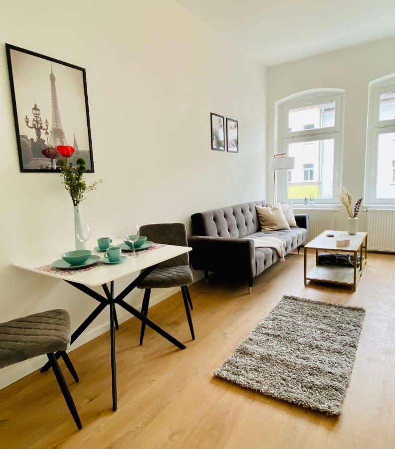 Stilvolles Apartment in zentraler Lage - Netflix, Queensize-Bett, Altbaustil, Küche und ÖPNV-Anbindung Erfurt Exterior foto