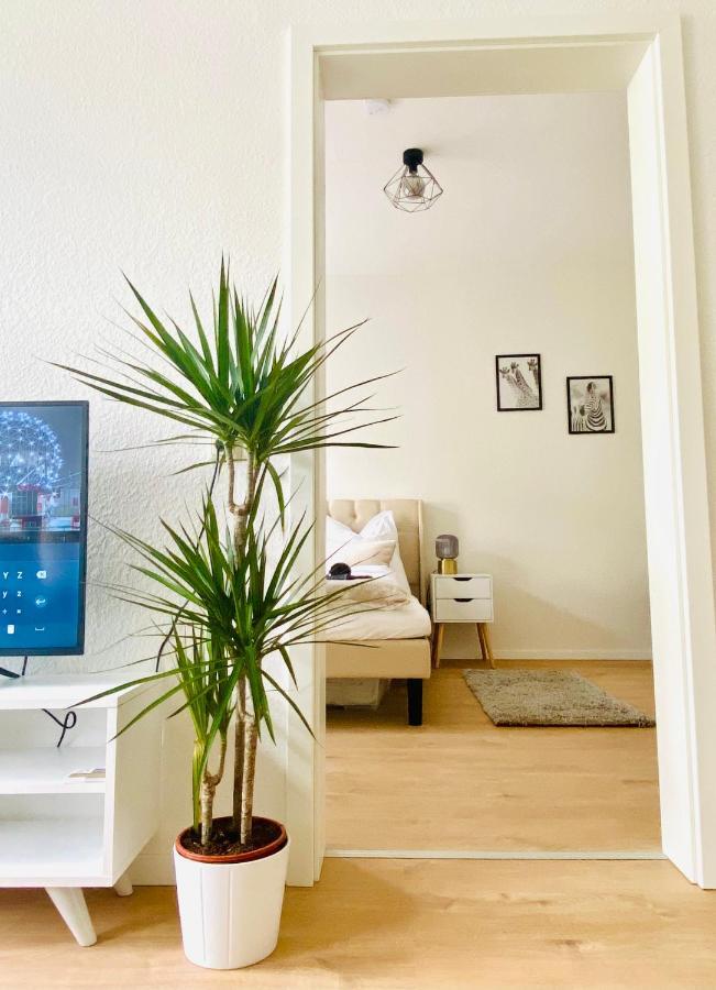 Stilvolles Apartment in zentraler Lage - Netflix, Queensize-Bett, Altbaustil, Küche und ÖPNV-Anbindung Erfurt Exterior foto